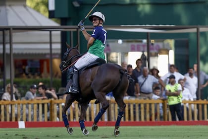 Jeta Castagnola festejando su último gol en la semifinal ante UAE Polo: un jugador desequilibrante