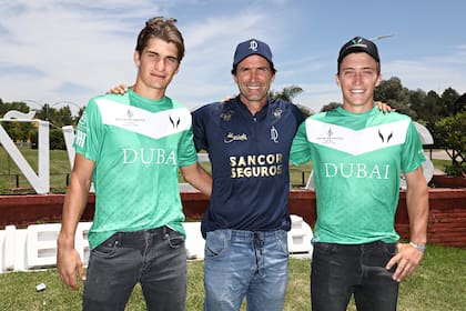 Jeta y Barto con Adolfito antes de la final de Palermo 2021, el primer título de los Castagnola.