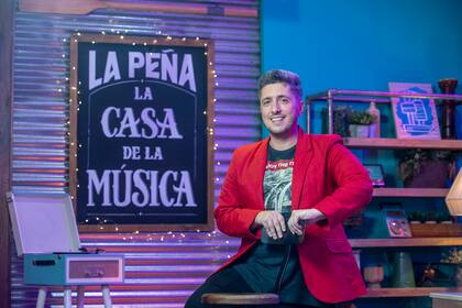 Jey Mammon aclimatándose a su nuevo espacio televisivo. El estudio de La peña de morfi está ubicado en el edificio de Telefe, ubicado en la localidad de Martínez