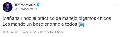 Jey Mammón, antes de aprobar el examen de manejo (Foto: Twitter)