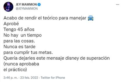 Jey Mammon celebró que aprobó el examen técnico de manejo (Foto: Twitter)