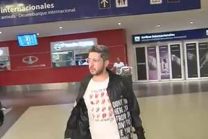 Jey Mammon regresó a la Argentina: las imágenes que lo muestran en el aeropuerto