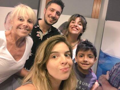 Jey Mammon junto a Claudia Villafañe, Giannina Maradona, Dalma Maradona y Benjamín Agüero