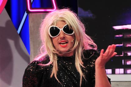 Jey Mammon y su personaje Estelita.