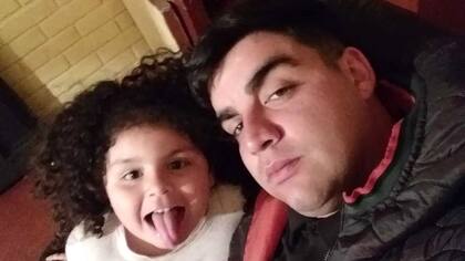 Jhans Ceballos y su hija, Agustina, víctimas de El Chema