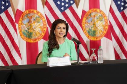 Jill Casey DeSantis, la primera dama de Florida, es expresentadora de televisión