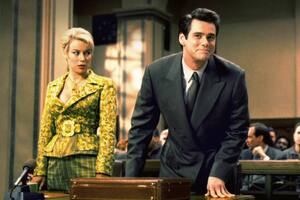 Jim Carrey interpreta a un abogado que luego de mentir descaradamente en su trabajo se ve obligado a decir la verdad