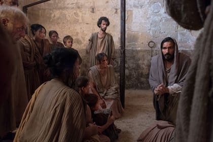 Jim Caviezel (a la derecha) en una escena de La pasión de Cristo, de Mel Gibson