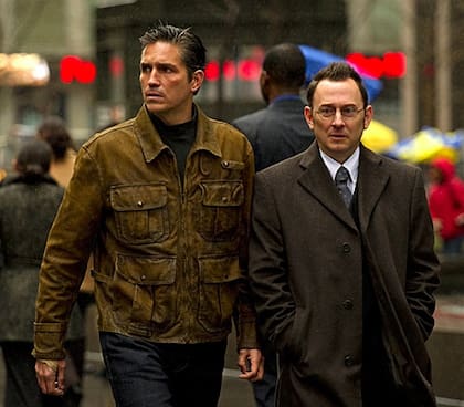 Jim Caviezel y Michael Emerson en la serie Person of Interest