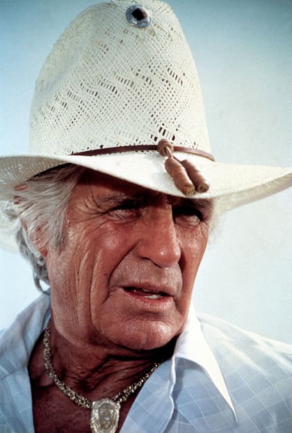 Jim Davis, como el patriarca de la familia Ewing