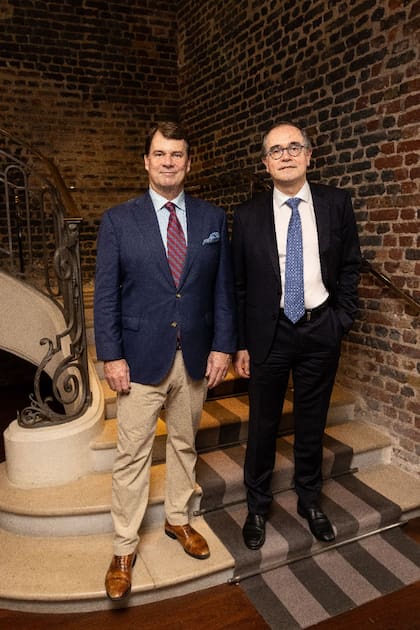 Jim Farley, CEO de Ford, junto a François Provost, CEO de Renault Group, en el anuncio