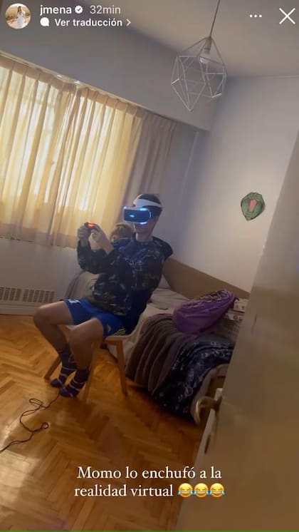 Jimena Barón fotografió a su hijo y a su hermano en pleno juego de realidad virtual