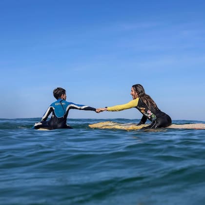 Jimena Barón hizo surf en Brasil y dejó una profunda reflexión sobre aprender de grandes: "Expandir fronteras"