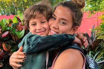 Jimena Barón junto a Morrison "Momo", fruto de su relación con Daniel Osvaldo