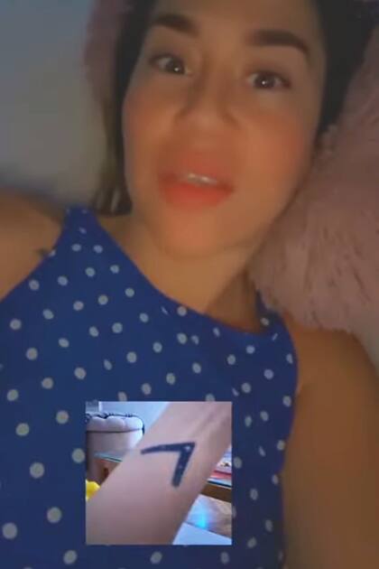 Jimena Barón mostró el tatuaje que se hizo en la muñeca: una nave inspirada en los OVNIS