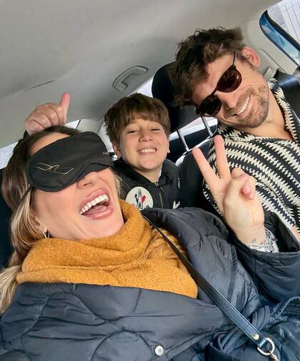 Jimena con su pareja y su hijo Momo (Foto: Instagram @jmena)