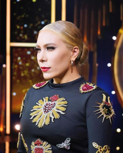 Jimena Gallego es la conductora de La Casa de los Famosos junto a Nacho Lozano