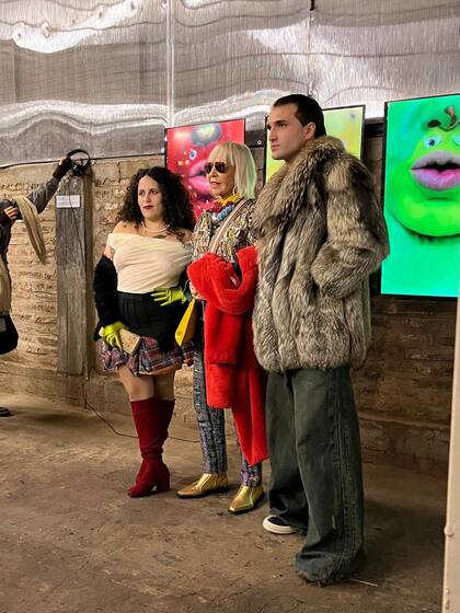 Jimena Luisi y Xul Jan, directores de Valeries Factory, junto a Marta Minujín