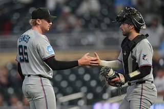 Jiménez y Edwards encabezan ataque de Marlins, que derrotan 9 a 5 a Mellizos