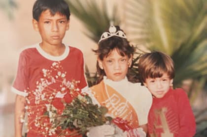 Jimi, junto a sus hermanos.