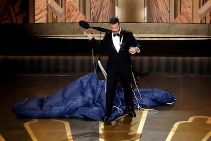Jimmy Kimmel hizo un impactante descenso en los Oscar 