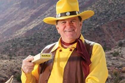 Jimmy Rane, en la piel de “Yella Fella", un vaquero que luchaba contra el crimen y promocionaba su marca