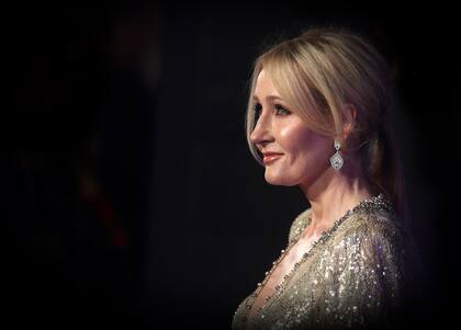 J.K. Rowling anunció que en octubre saldrá su nueva novela infantil que no estará vinculada con el universo de Harry Potter