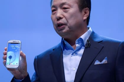 JK Shin, presidente de la división móvil de Samsung, presenta el Galaxy SIII en Londres
