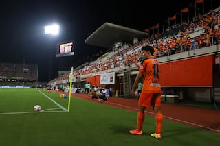 Sentado en silencio con 5000 hinchas: los nuevos sonidos del deporte japonés