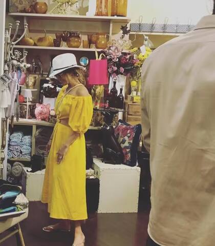 JLo en una tienda de decoraciones textiles en su luna de miel con Ben Affleck