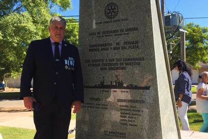 José participa activamente de los homenajes a los fallecidos por el hundimiento del crucero