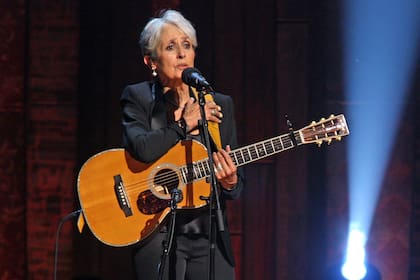 Joan Baez performs "Gracias a la Vida" during the tribute show "Joan Baez: 75th Birthday Celebration" at the Beacon theater in New York, Jan. 27, 2016. Baez celebrated her birthday with an all-star concert of mostly duets that also included Paul Simon, Mavis Staples and Jackson B