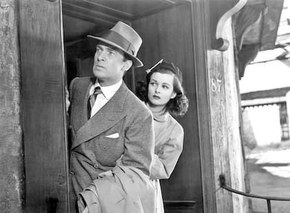 Joan Bennett junto a Walter Pidgeon en La caza del hombre (1941), la primera de las películas que filmó bajo la dirección de Fritz Lang.