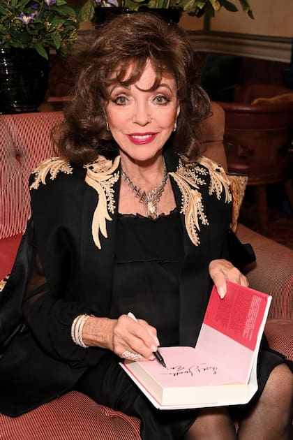 Joan Collins sacó sus memorias en 2021