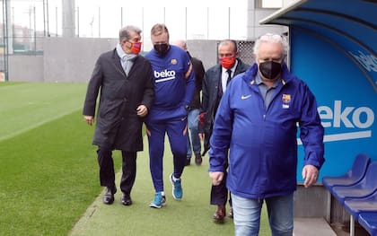 Joan Laporta junto al entrenador de Barcelona Ronald Koeman