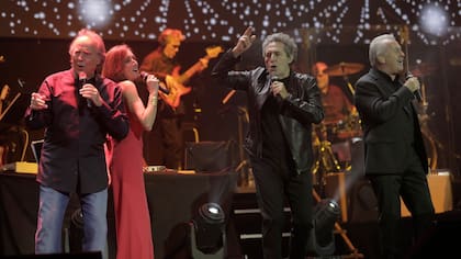 Joan Manuel Serrat, Ana Belén, Víctor Manuel y Miguel Ríos, en el Luna Park
