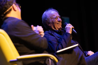 Joan Manuel Serrat en el homenaje a Fontanarrosa en Barcelona