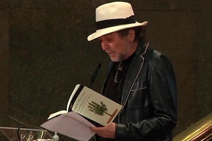 Joaquín Sabina lee "Los formales y el frío", de Mario Benedetti, en un emotivo homenaje a Mario Benedetti desde Madrid