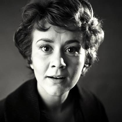 Joan Plowright ganó el Emmy por Mejor Actriz de Reparto en una Miniserie o Especial por Stalin