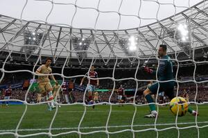 El pase exacto de Enzo Fernández para el gol de Joao Félix y el increíble penal que no le cobraron a Chelsea sobre la hora