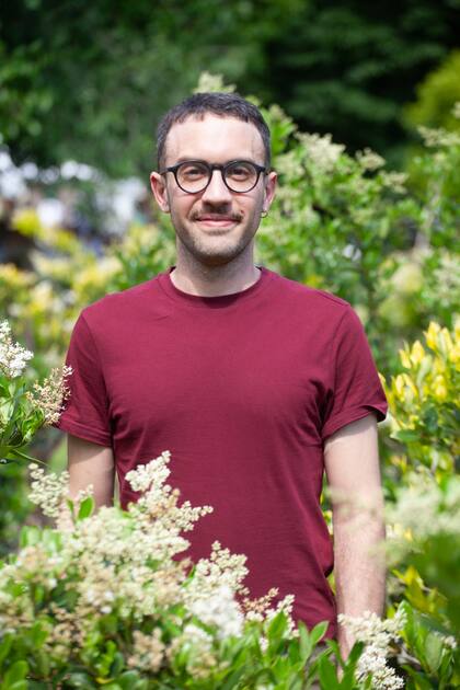 Joaquín Ais es del Alto Valle de Río Negro, se instaló en Buenos Aires para estudiar Biología en la UBA y tempranamente se puso a investigar aspectos de las neurociencias cognitivas