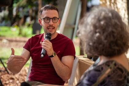 Joaquín Ais está por lanzar un libro de la Colección Ciencia que Ladra, de Editorial Siglo XXI, con toda la información que recopiló y comunica acerca de la anatomía de las plantas y su historia, para mejorar el uso que hacemos de ellas en la cocina y el consumo
