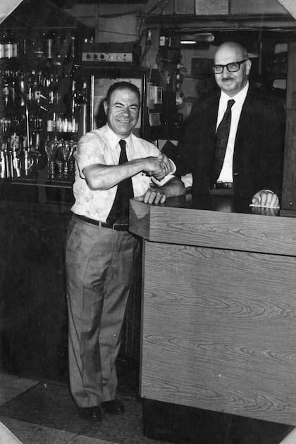 Joaquín Barreiro González (izq.) en El Imparcial