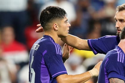 Joaquín Correa festeja su gol contra Emiratos Árabes Unidos