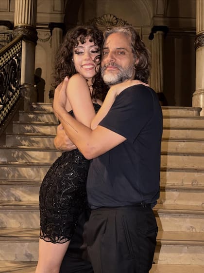 Joaquín Furriel dijo presente en la entrega de diplomas de su hija (Foto: Instagram @elofurriel_)