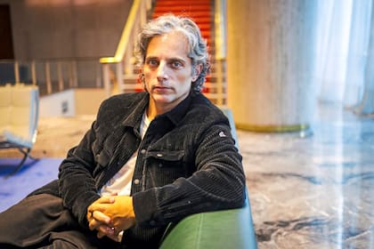 Joaquín Furriel, en el primer piso del Teatro San Martín; "Acá conocí a la madre de mi hija y trabajé con Alfredo Alcón", evoca