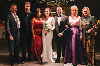 Joaquín Galán y su hijo Francisco, Melanie Barreto, Rocío y Damián, Viviana Berco y Lucía Galán