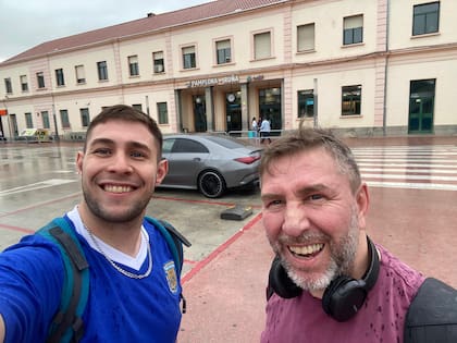 Joaquín, hijo del periodista, se encarga de los trámites burocráticos para que su padre pueda retornar a la Argentina