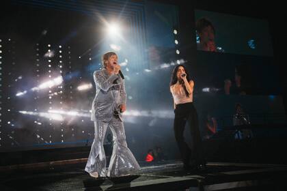 Joaquín Levinton y Lali hicieron su reversión de “Loco un poco”, de Turf