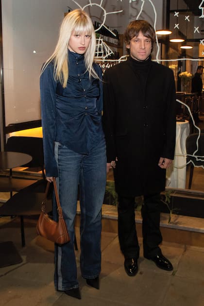 Joaquín Levinton y su novia, Josefina Lynch, tuvieron una cita romántica en un restaurante en el barrio de Núñez.